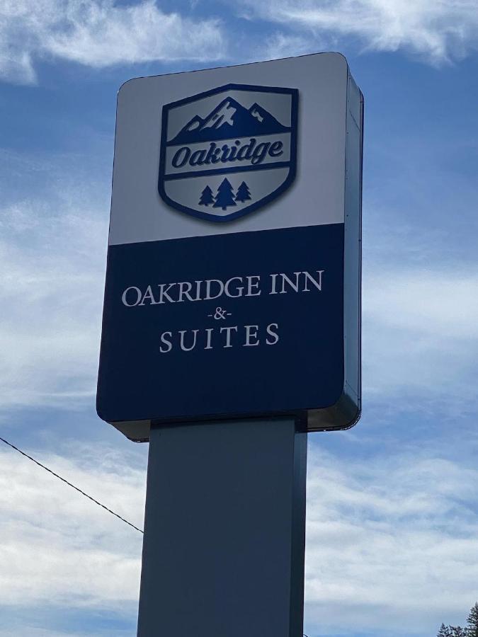 Oakridge Inn & Suites Bagian luar foto