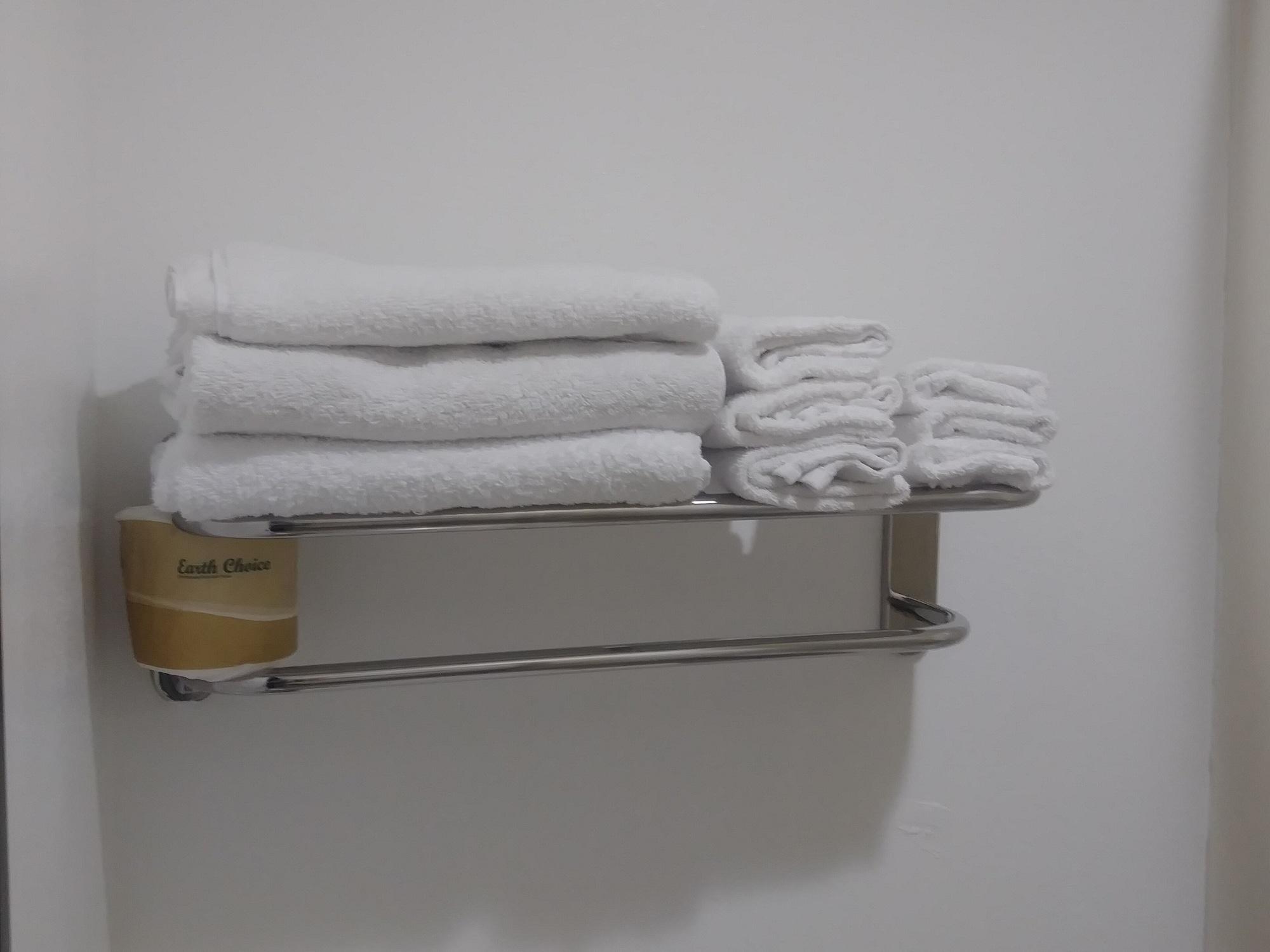Oakridge Inn & Suites Bagian luar foto