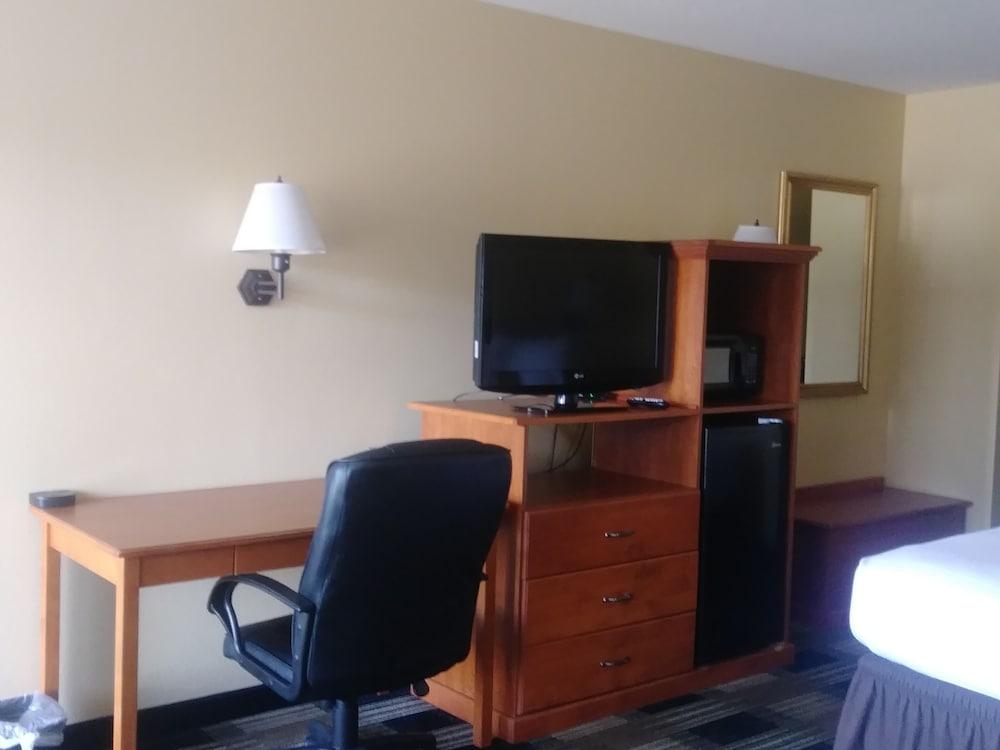 Oakridge Inn & Suites Bagian luar foto