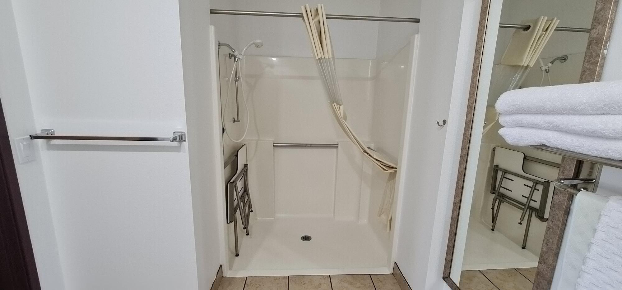 Oakridge Inn & Suites Bagian luar foto