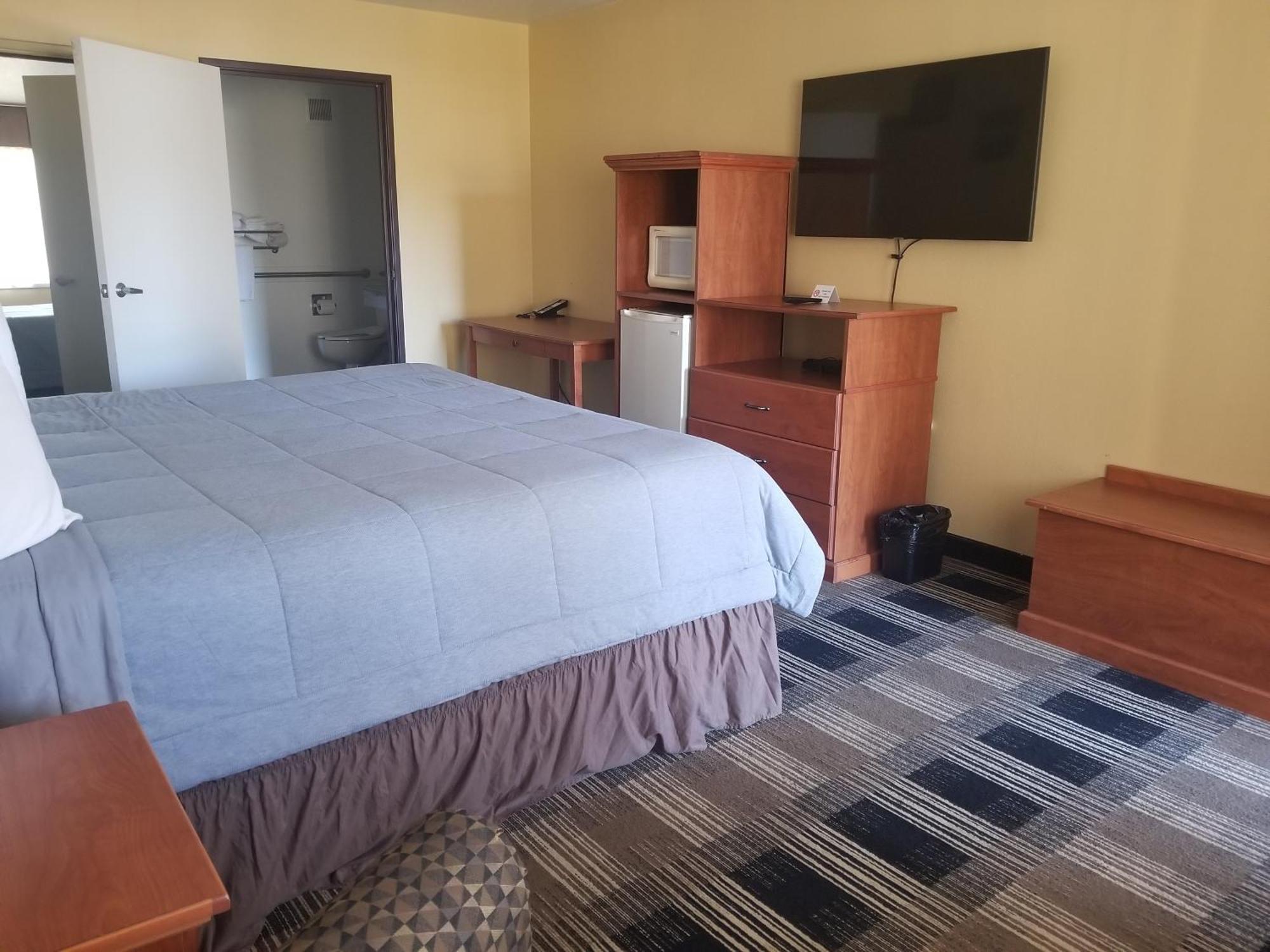 Oakridge Inn & Suites Bagian luar foto