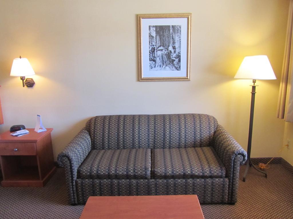 Oakridge Inn & Suites Bagian luar foto