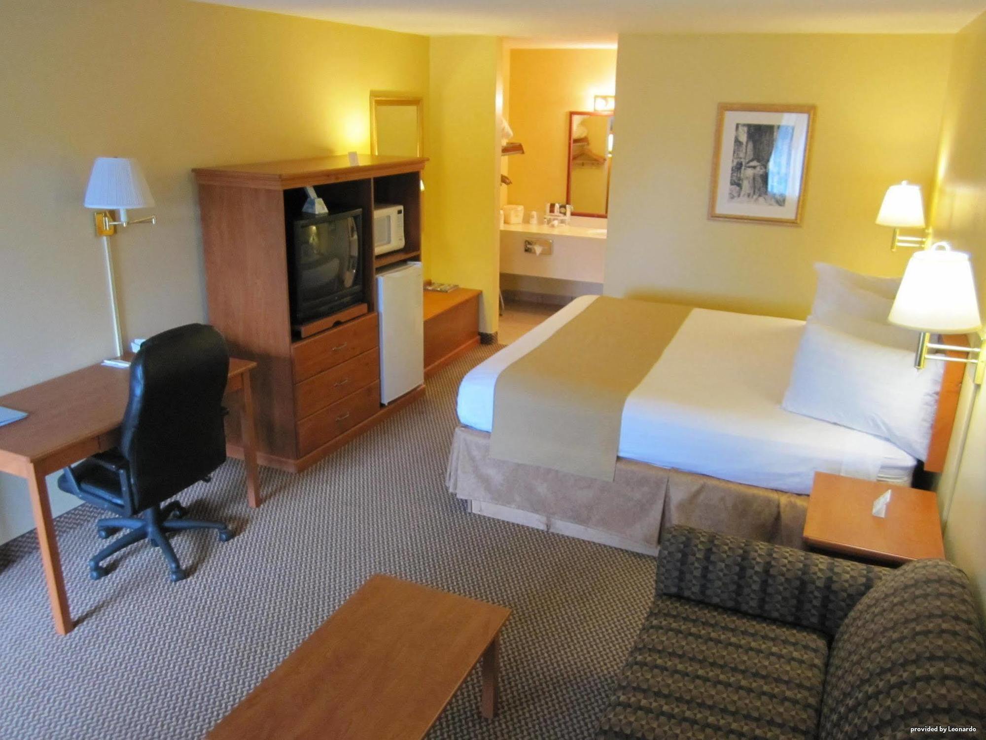 Oakridge Inn & Suites Bagian luar foto