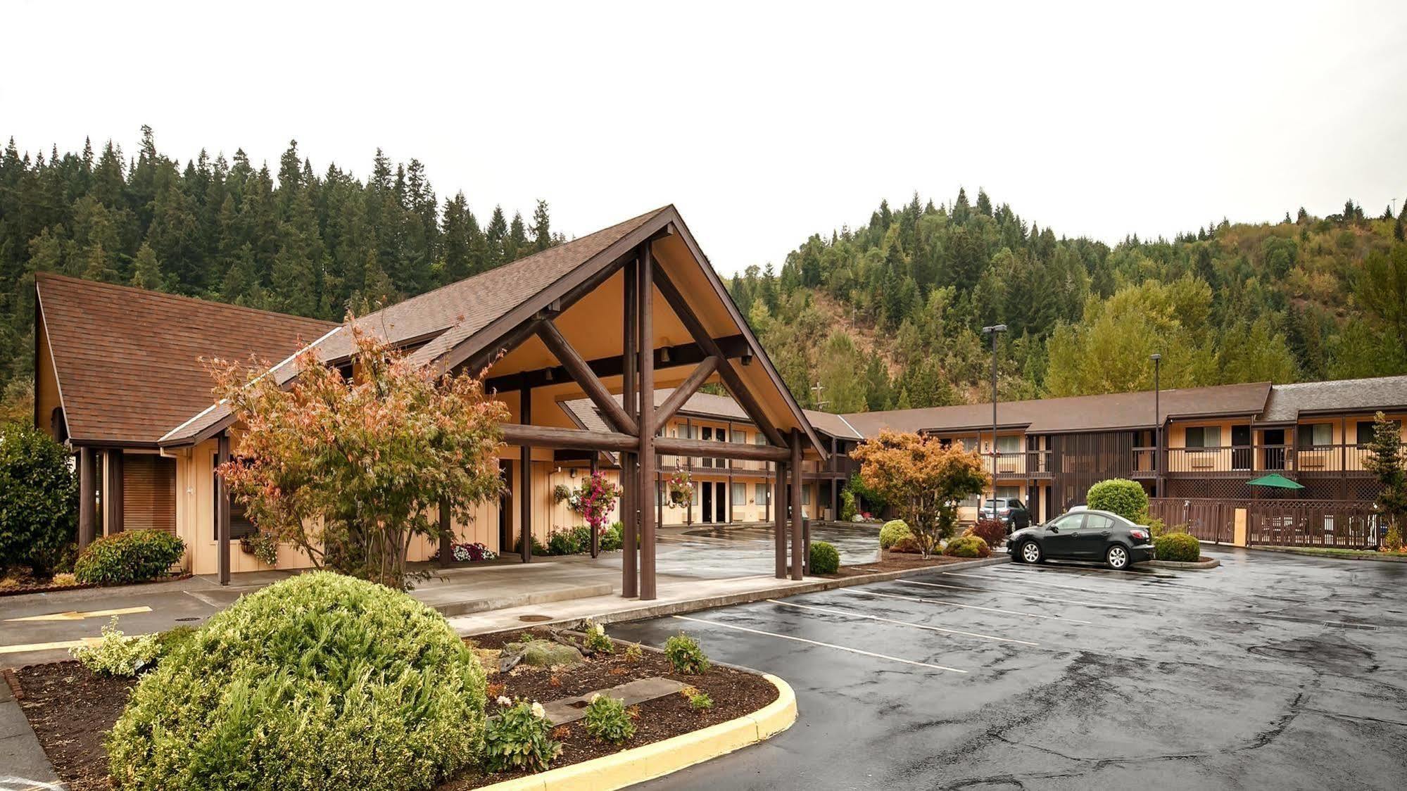 Oakridge Inn & Suites Bagian luar foto